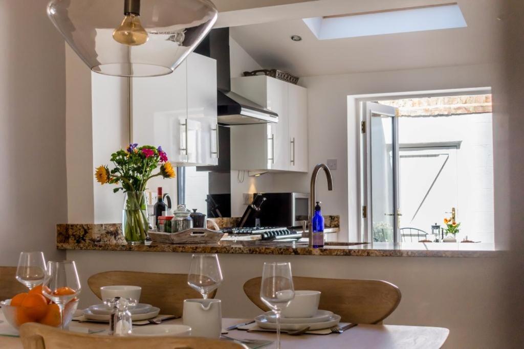 Вилла 48 Fairfax Street Йорк Экстерьер фото